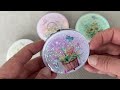 Cosmetic mirror with liquid glitter, flowers